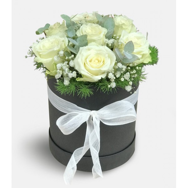 Siyah Kutuda Beyaz Güller